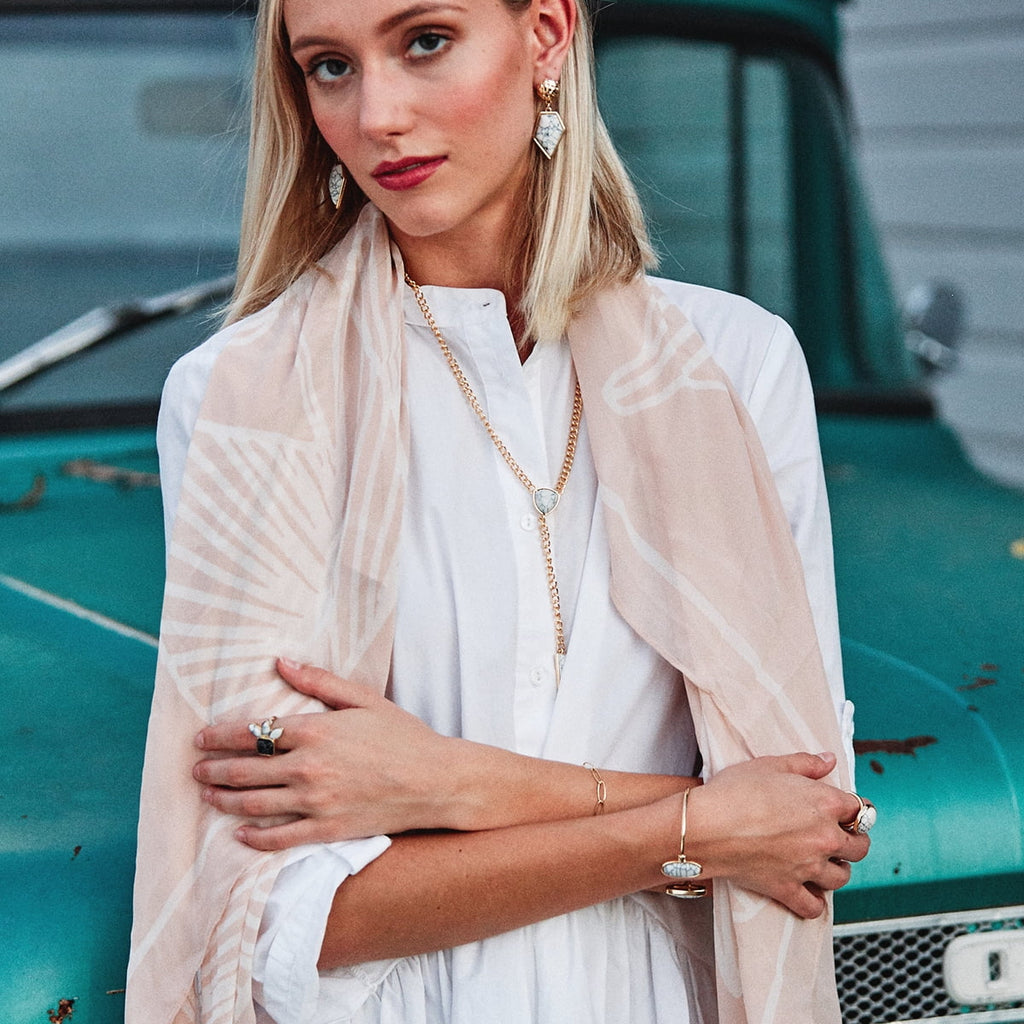 White Howlite Chain Link Statement Necklace Gold E5194