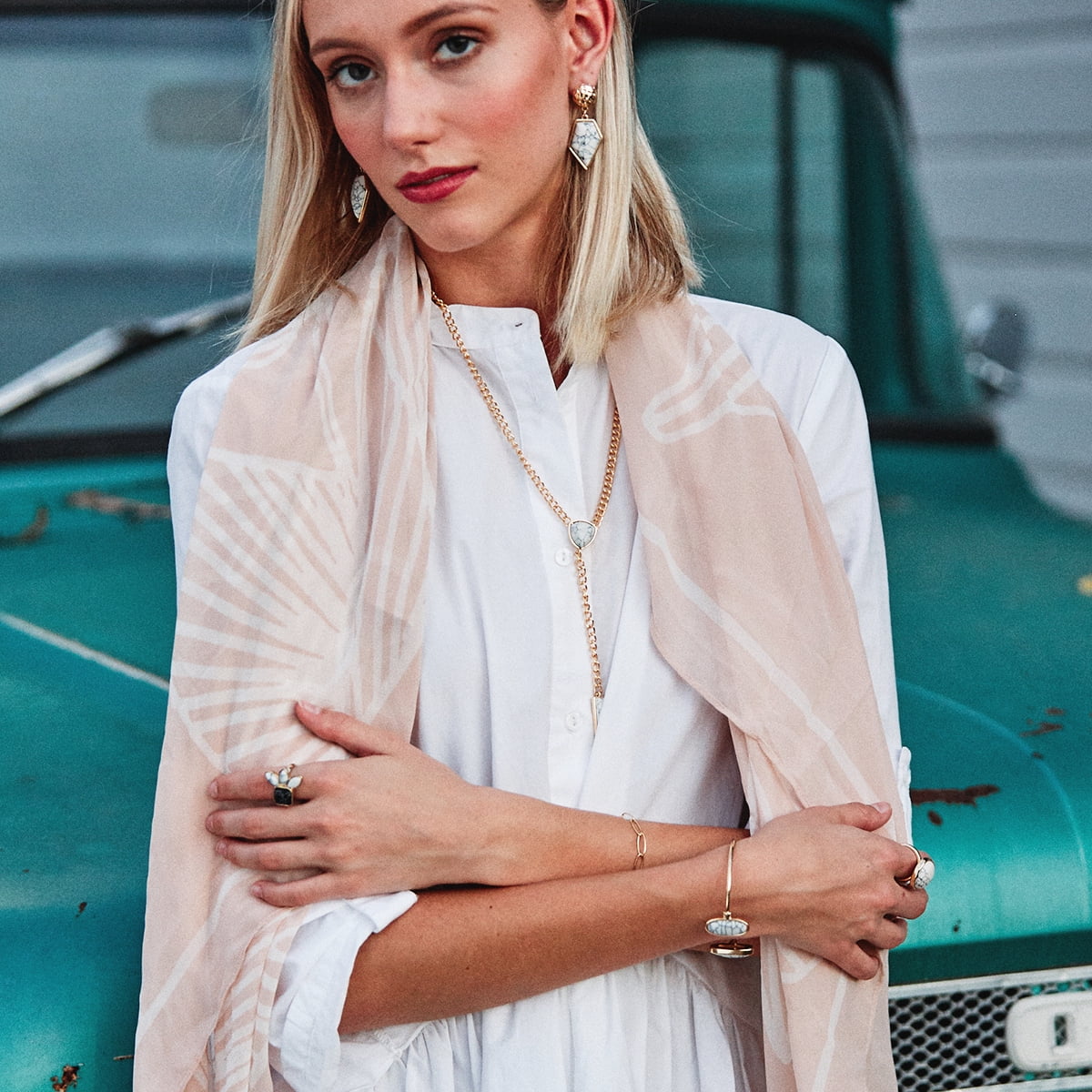 White Howlite Chain Link Statement Necklace Gold E5194