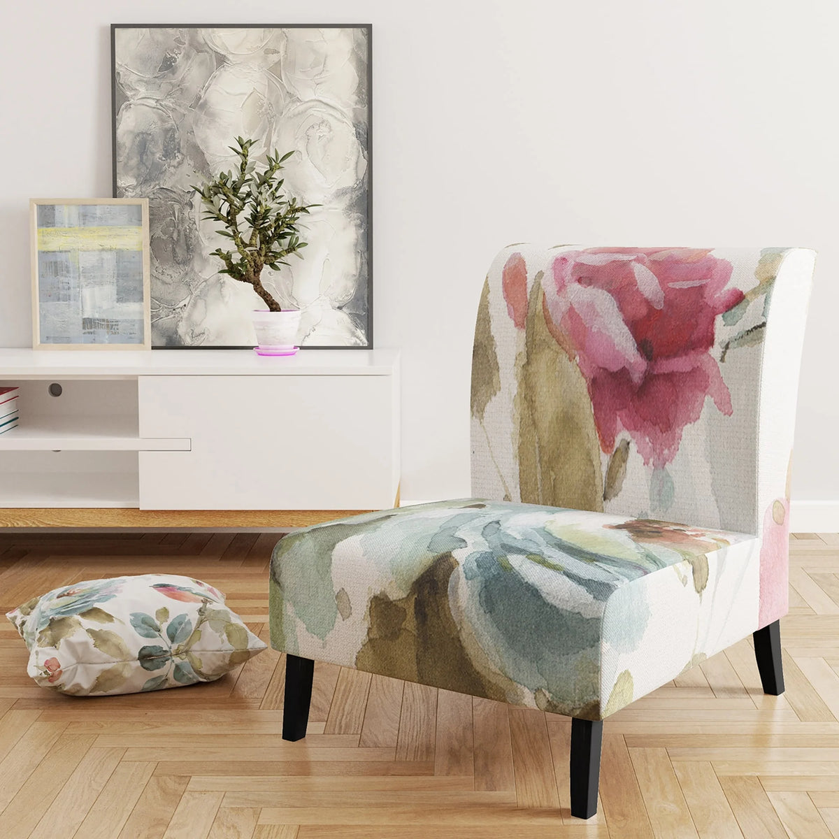 Upholstered Traditional Accent Chair M71919